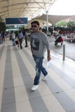 Kapil sharma snapped at airport on 3rd Oct 2015